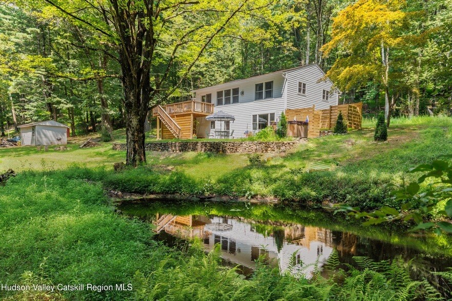 Foto principal - 19 Bakertown Rd