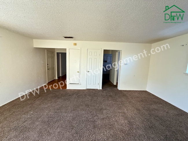 Building Photo - 1021 Pleasant Valley Ln