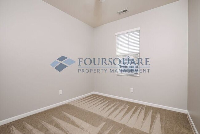 Foto del edificio - Conveniently Located Townhome With 3 Beds and 2.5 Baths