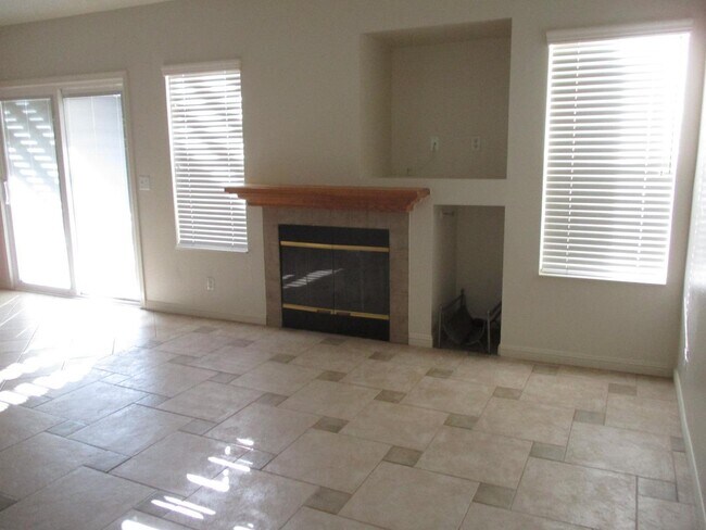 Foto del edificio - 2010 Evelyns Dr