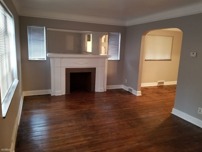 Building Photo - 3 br, 1.5 bath House - 7487 W Outer Dr