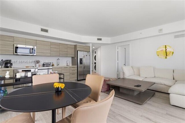 Foto del edificio - 121 NE 34th St