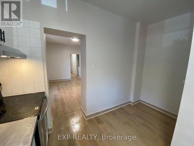 Building Photo - 162 Ivy Crescent