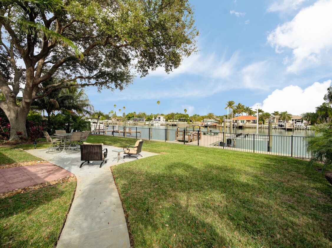 Primary Photo - 291 N Tessier Dr