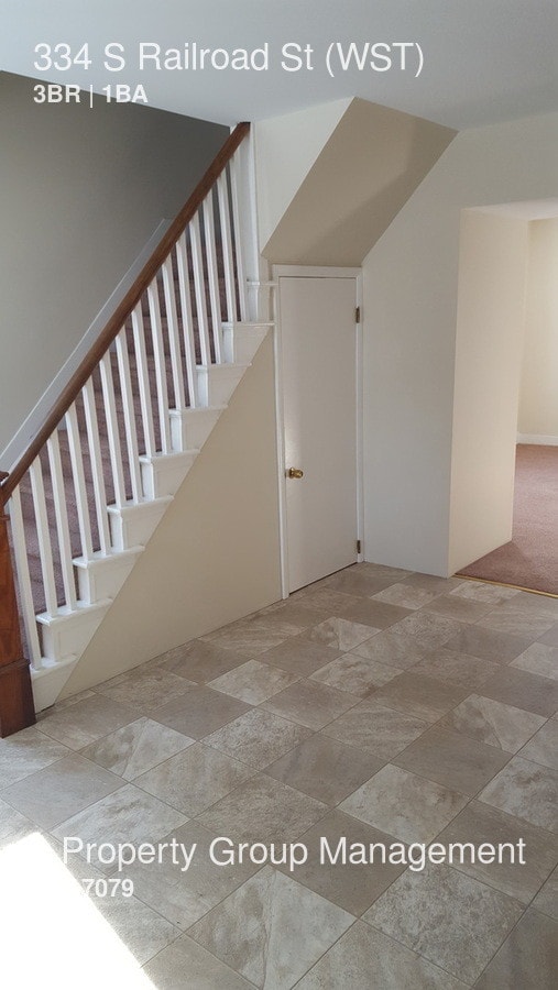 Building Photo - Clean 3 Bedroom unit