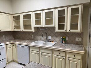 Building Photo - 10811 Richmond Ave.