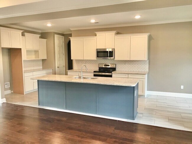 Building Photo - 100 Birkdale Dr