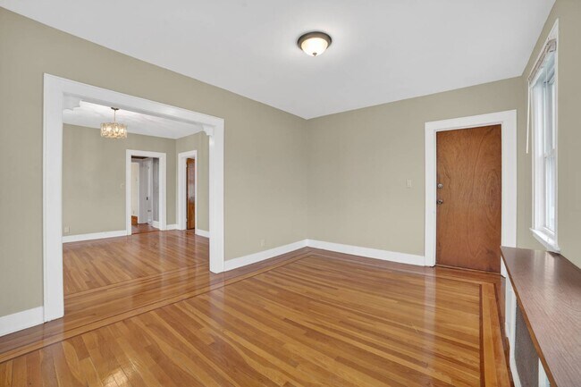 Foto del edificio - 47 Rossiter Ave