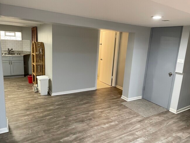 Building Photo - 4516 Park Ave