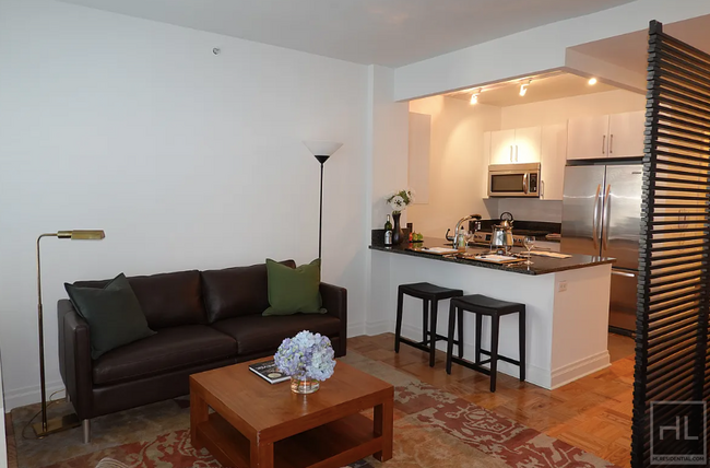 Building Photo - UES Studio Lease Take Over.