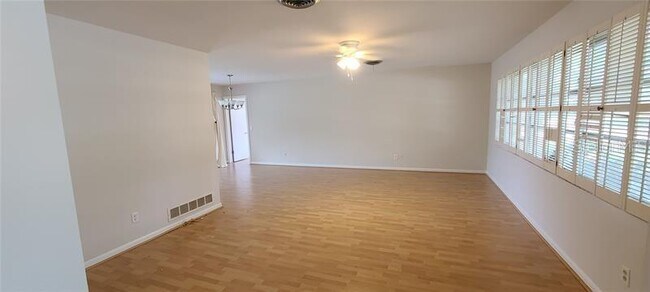 Foto del edificio - 1329 Fairfield Dr
