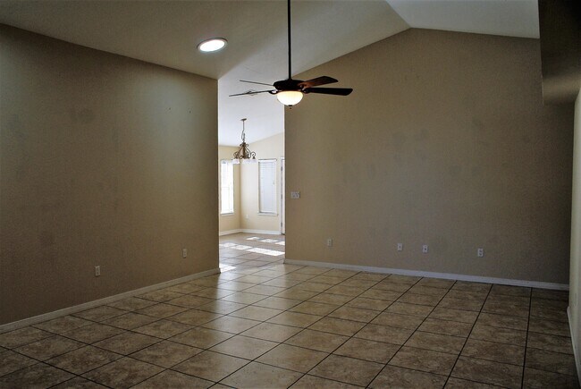 Foto del edificio - 2904 Hidden Bay Blvd