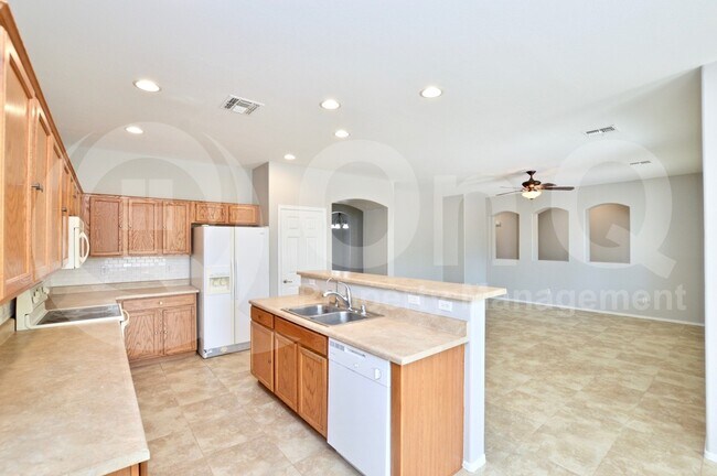 Building Photo - 2087 E Aloe Pl