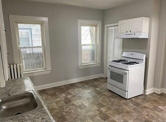 Kitchen - 98 Walker St