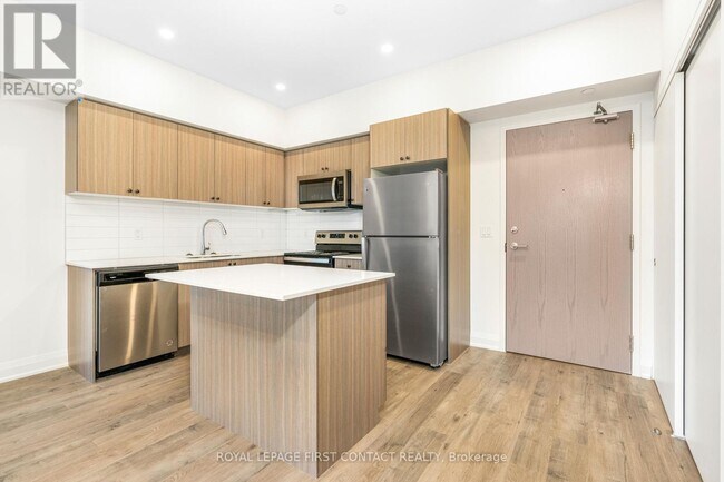 Photo du bâtiment - 58 Lakeside Ter