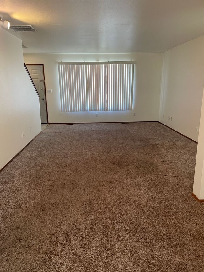Building Photo - Duplex for Rent, Lake Views & Garage