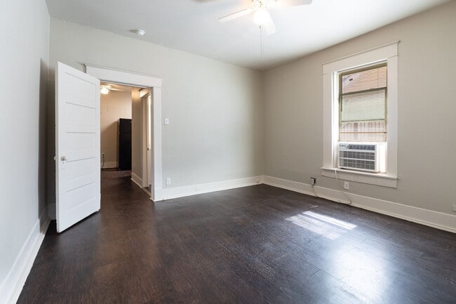 Foto del edificio - 2824 Gorman Ave