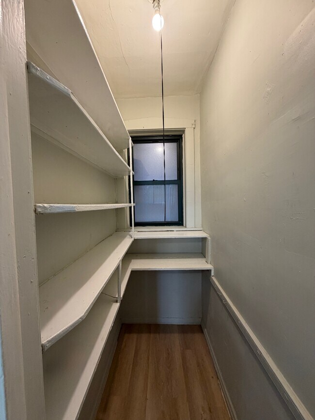 Foto del edificio - 3222 N Karlov Ave