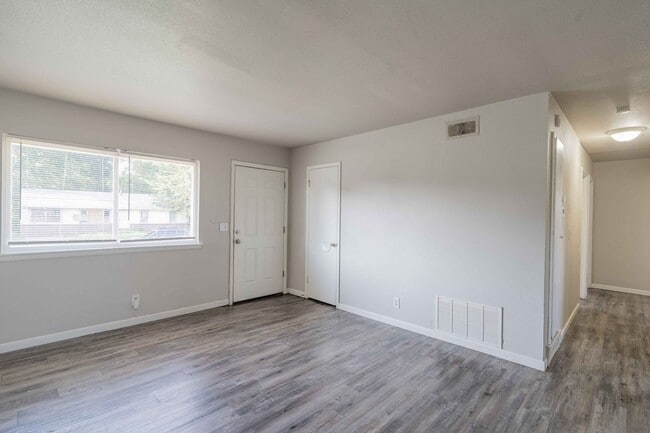 Building Photo - Family Home Remodel! Ready for Move In!
