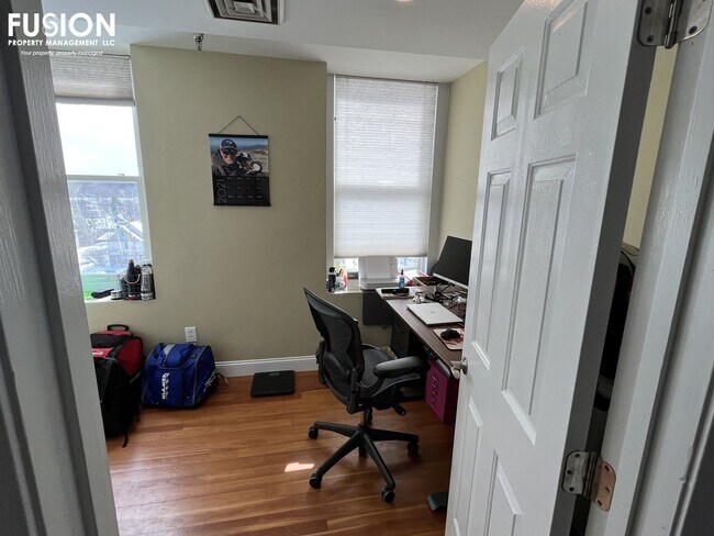 Foto del edificio - STUNNING LAKE VIEWS - Modern 2BR/2BA Corner Unit in The Vermont House
