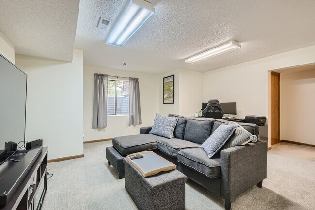 Building Photo - 2 BED/3 BATH Tri-level Townhome in ARVADA ...
