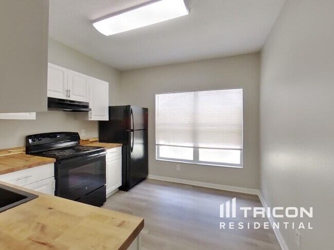 Building Photo - 5020 Anclote River St