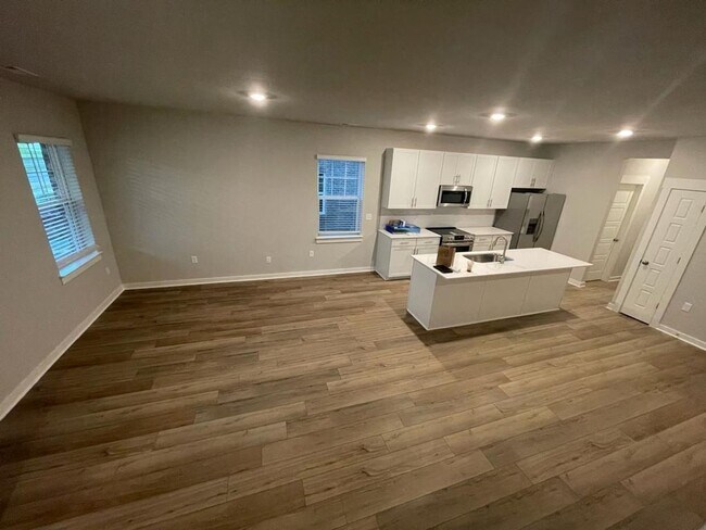 Building Photo - 4 Bedroom Townhome in Murfreesboro