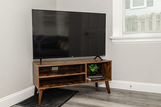 Foto del edificio - 216 Gilman Ave