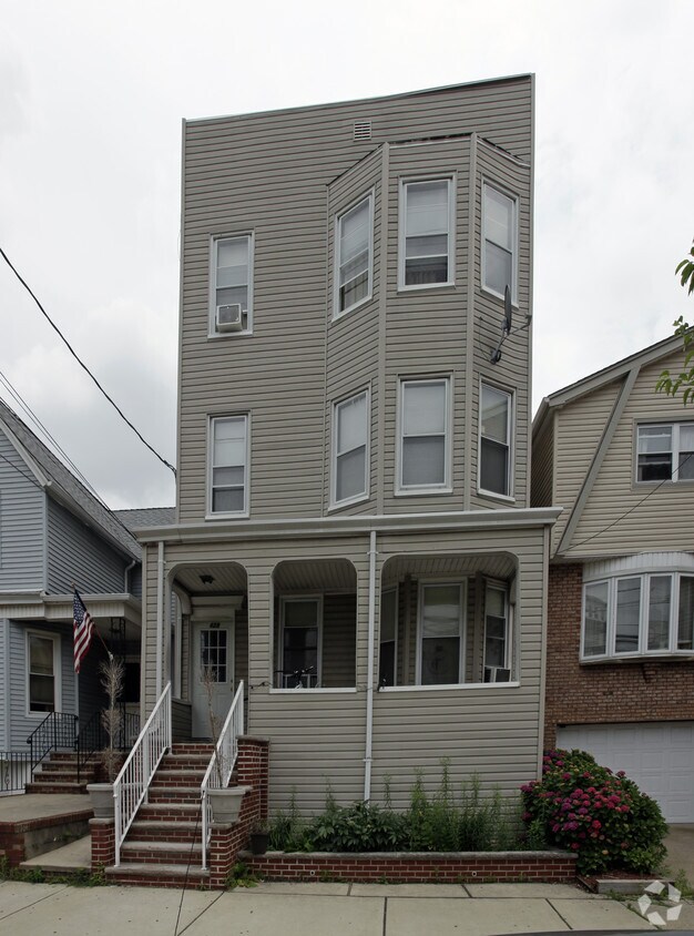 Building Photo - 428 Avenue E