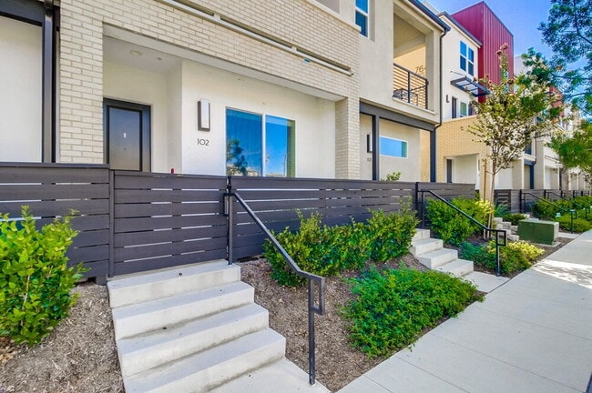 Foto del edificio - Welcome to your modern La Mesa townhome wi...