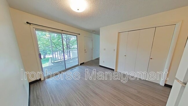 Building Photo - 411 N 16th Ave