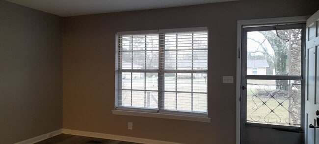 Building Photo - 7273-7275 Valley Ln