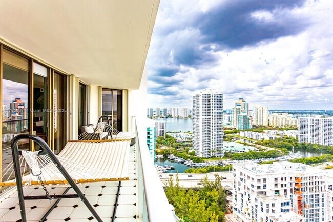 Building Photo - 19500 Turnberry Way