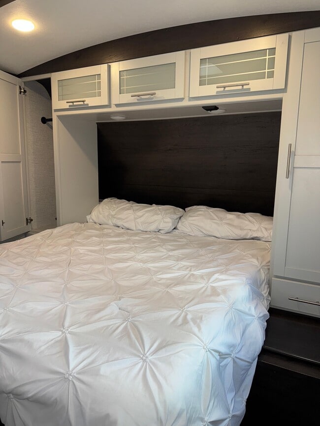 Building Photo - 6242 SW 24th St