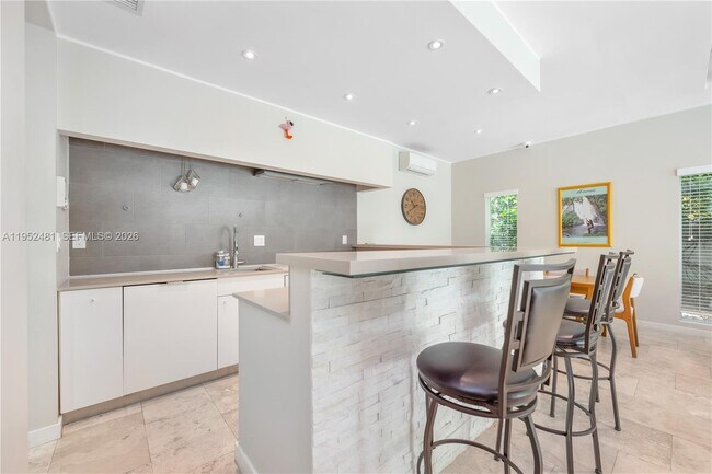 Foto del edificio - 472 Minola Dr