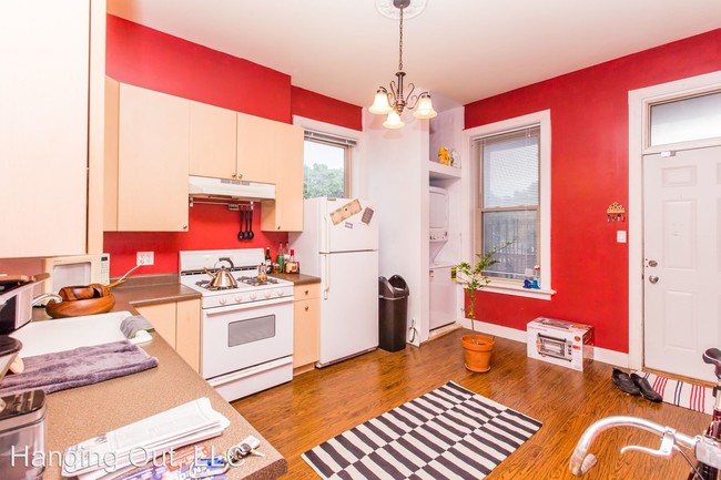 Foto del edificio - 1657 N Maplewood Ave