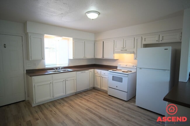 Foto del edificio - 114 Hughes Ave