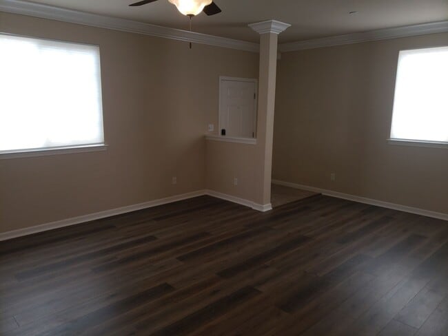 Building Photo - 4 BED 2.5 BATH TOWNHOME *SAVE ABOUT $200 IN ELECTRIC WITH THE SOLAR PANELS