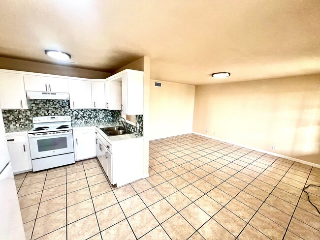 Building Photo - 4000 Paredes Line Rd