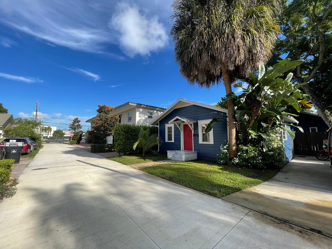 Primary Photo - 129 Hibiscus Ct