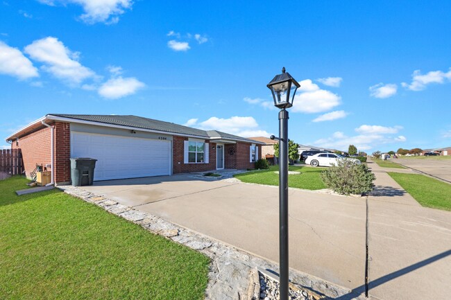 Foto del edificio - 4304 Janelle Dr