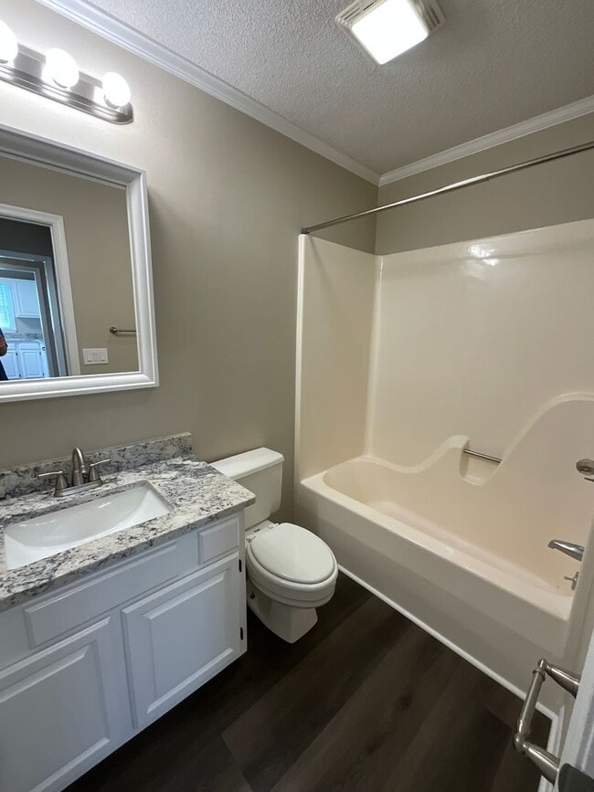 Building Photo - Newly renovated 2/2 townhome in High Point...