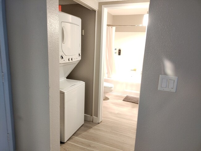 Building Photo - 7045 Charmant Dr