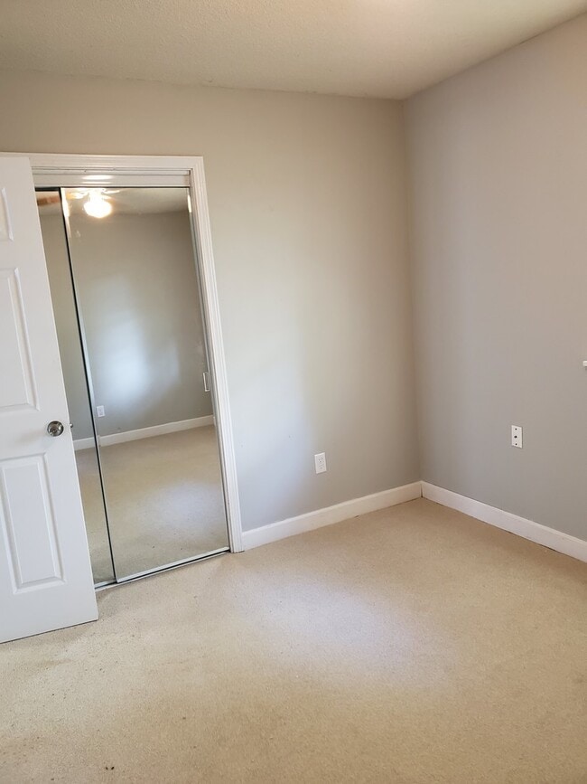 Building Photo - 741 Demaret Dr