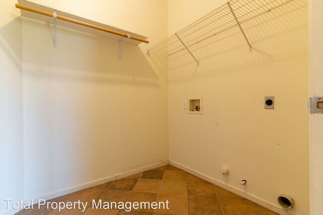 Building Photo - 5 br, 3 bath House - 2531 Arciero Dr.