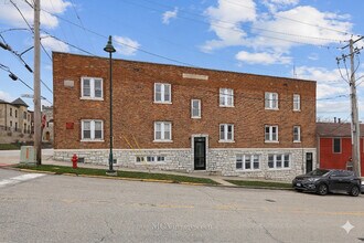 Building Photo - 226 E Illinois St