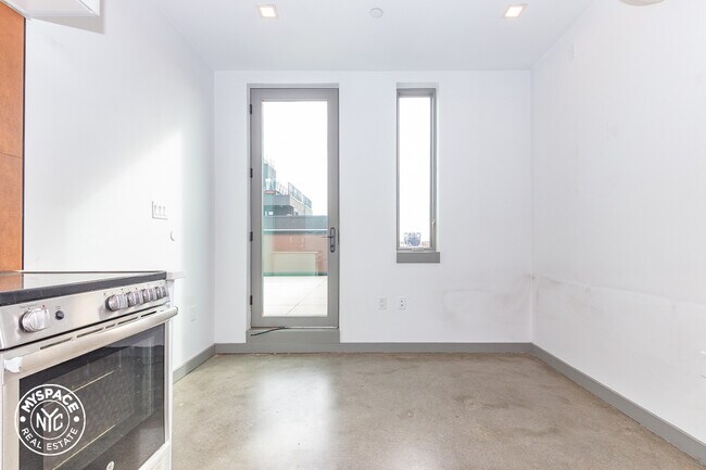 Foto del edificio - 410 Tompkins Ave