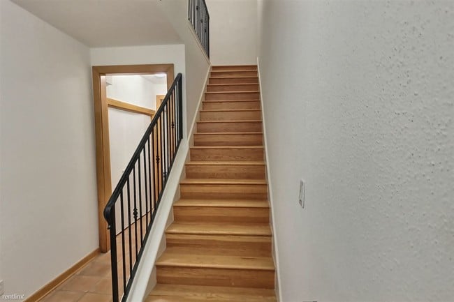 Building Photo - 3 br, 3 bath House - 7495 Brompton St