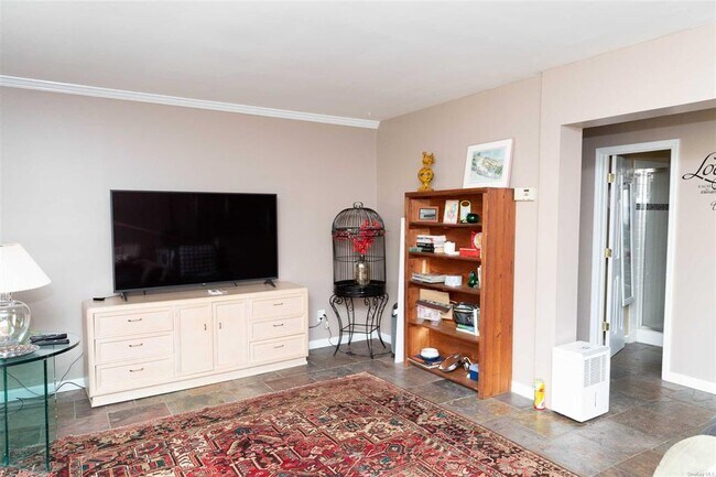 Building Photo - 27 Verbank Club Rd