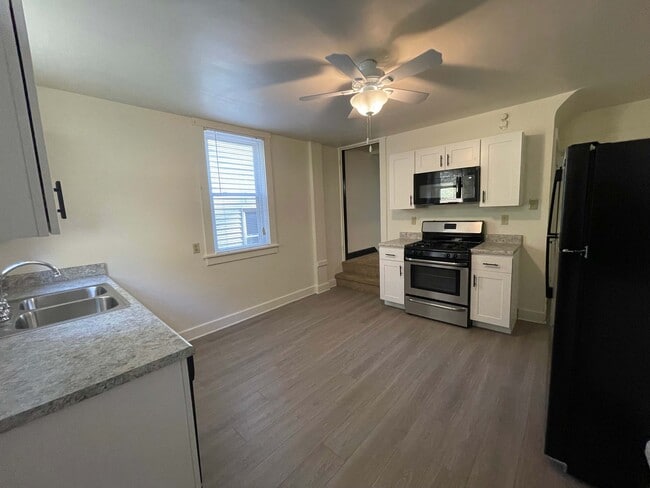Brand New Kitchen - 420 Venture St
